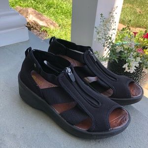 BZees Duet Wedge Sandals